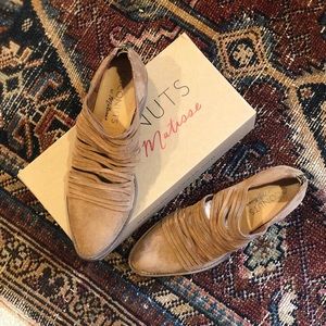 Coconuts by Matisse ankle booties